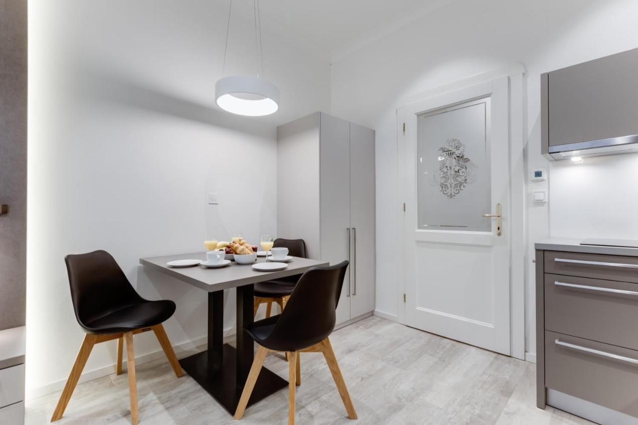 Lampi Aparthotel Praag Buitenkant foto