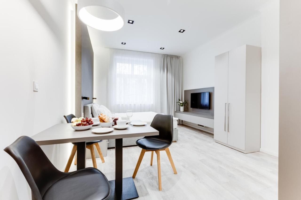 Lampi Aparthotel Praag Buitenkant foto
