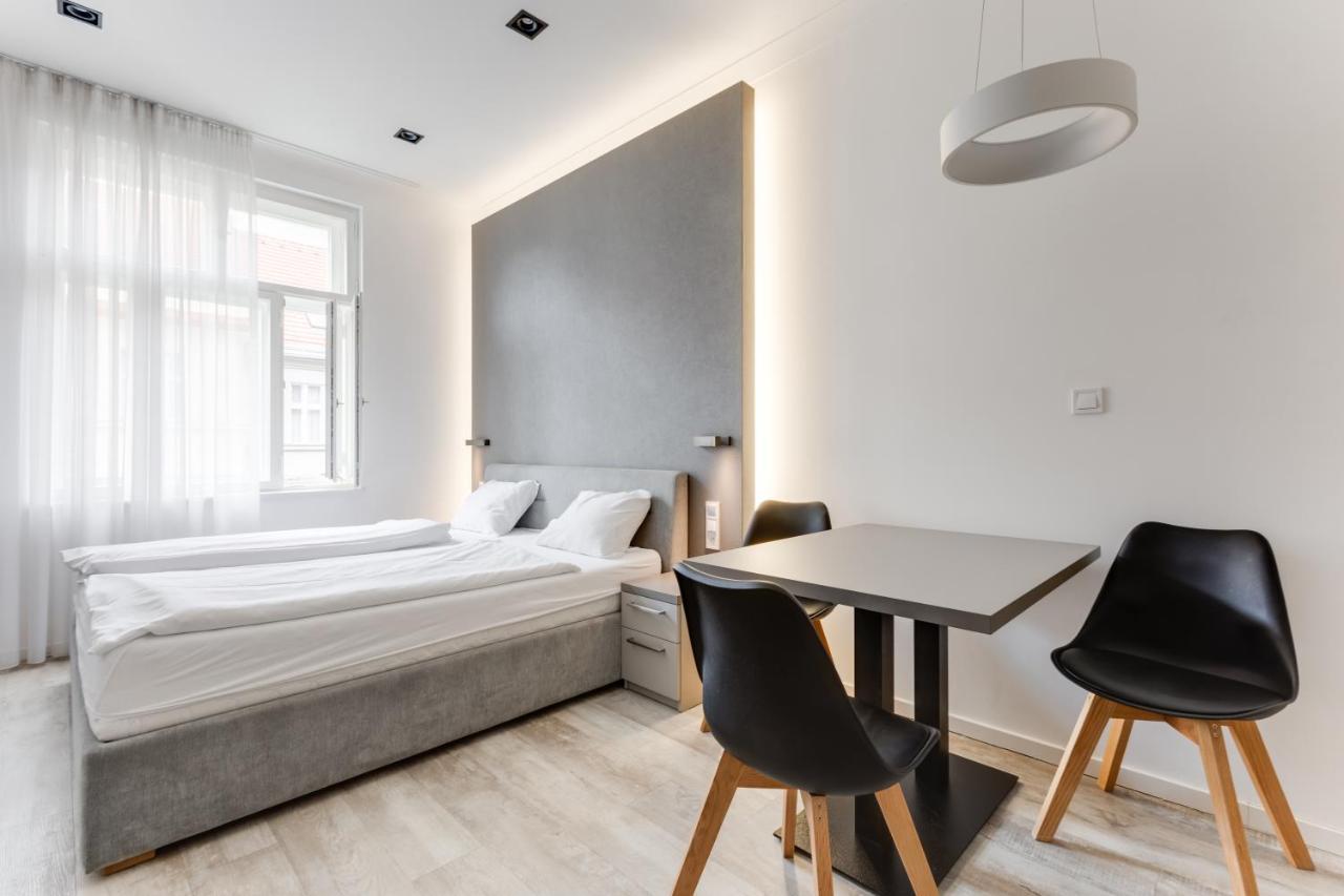 Lampi Aparthotel Praag Buitenkant foto
