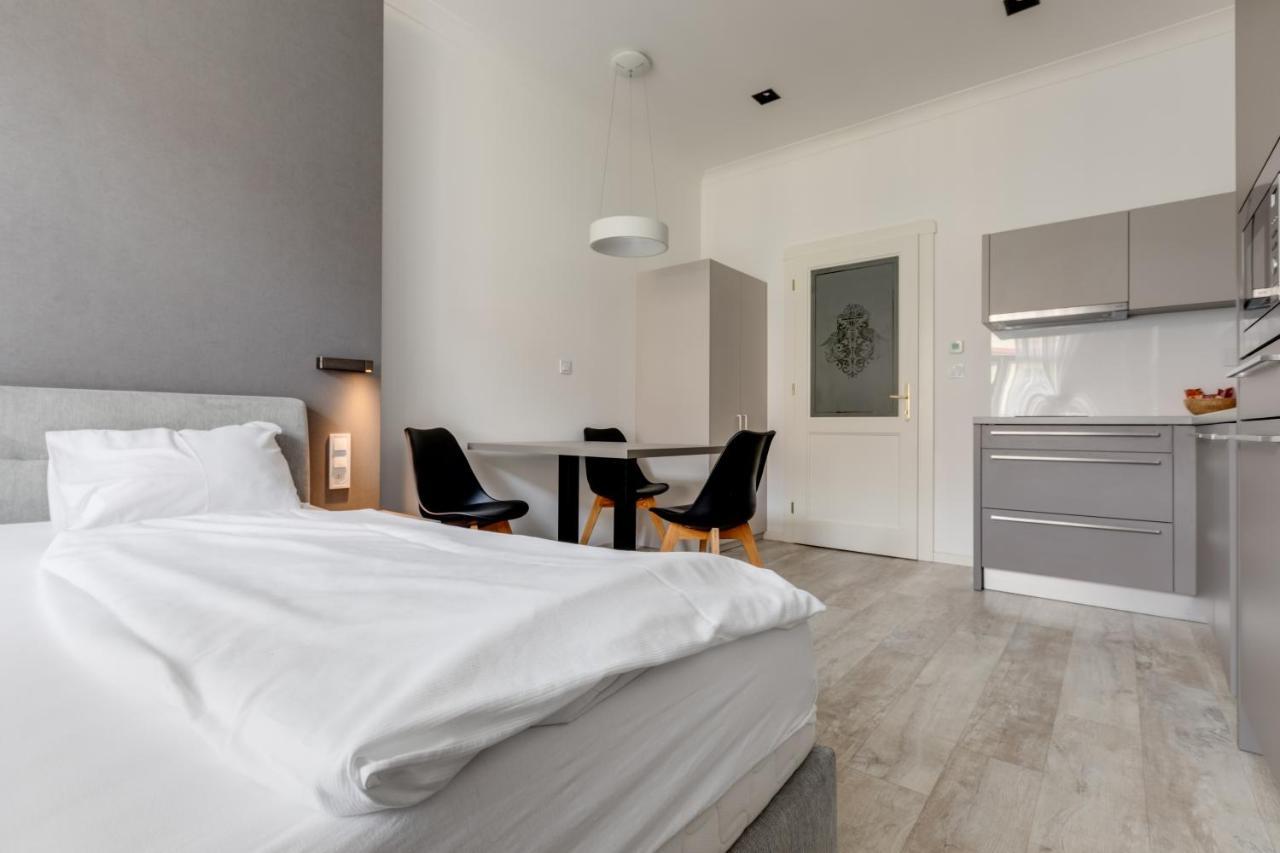 Lampi Aparthotel Praag Buitenkant foto