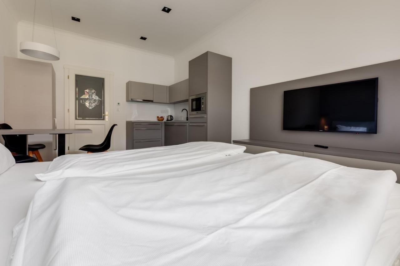 Lampi Aparthotel Praag Buitenkant foto